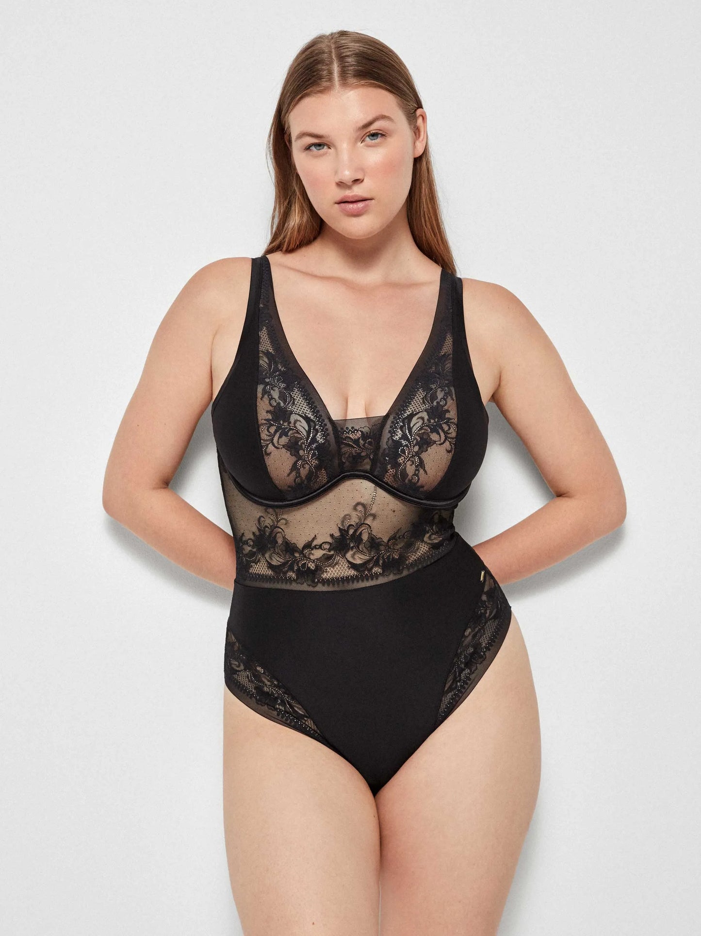 Body Gisela donna in pizzo contenitivo leggero art. 249 1/10018U